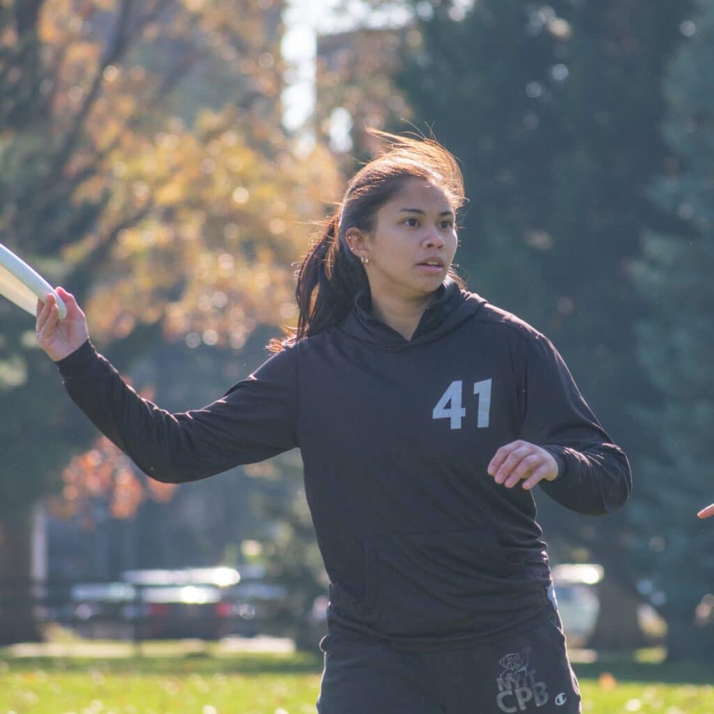 Alexis Sarabia frisbee scaled