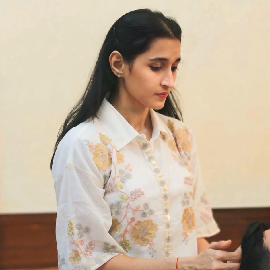 Alisha Bhandari treating